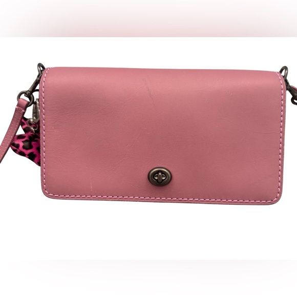 Coach Handbags - Coach Dinky 1941 Primrose Pink Interior Kisslock Leather Compact Crossbody